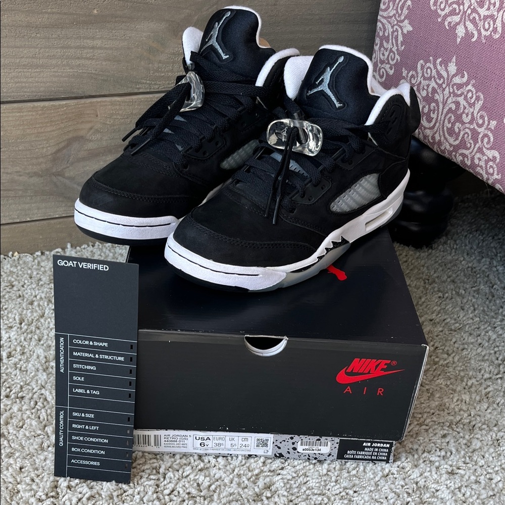Nike Air Jordan 5 Retro Youth Sneakers - Black/White